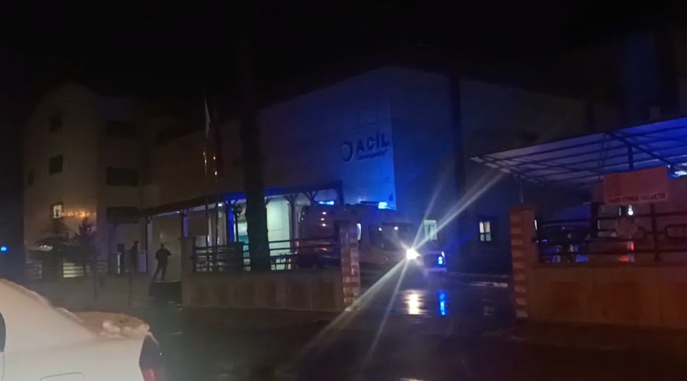 ispartada iki otomobil carpisti 3 yarali 4 Bm7nF4FJ