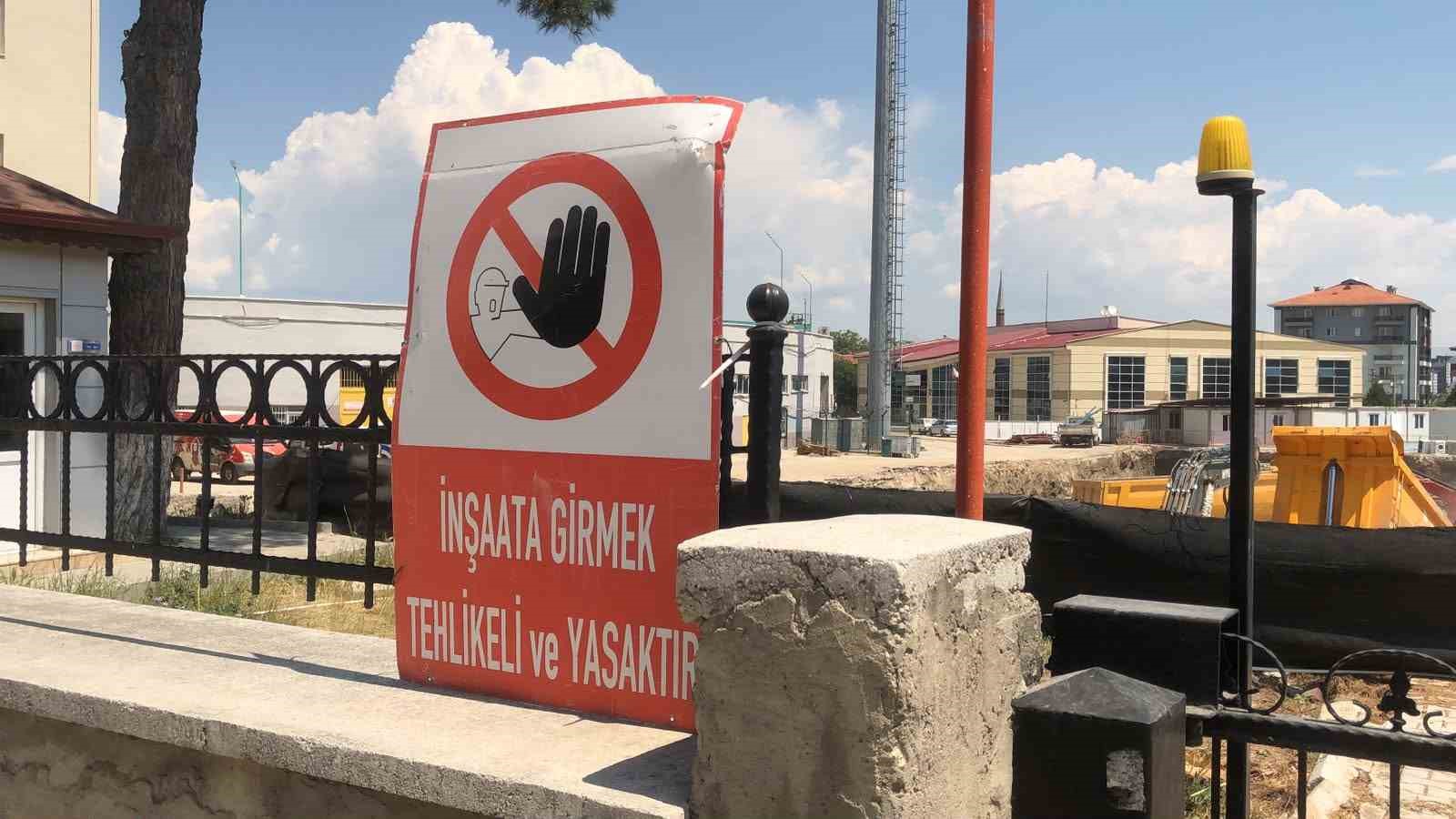 ispartada kanalizasyon hatti calismasinda gocuk meydana geldi 1 isci yaralandi 2