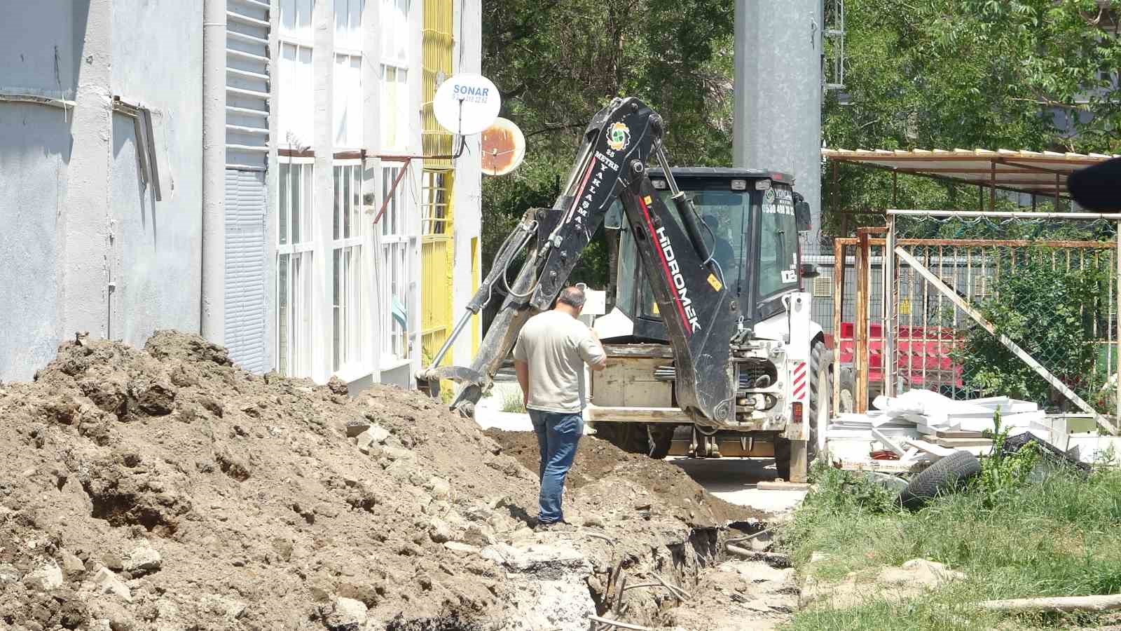 ispartada kanalizasyon hatti calismasinda gocuk meydana geldi 1 isci yaralandi 6 nJcgPYh7