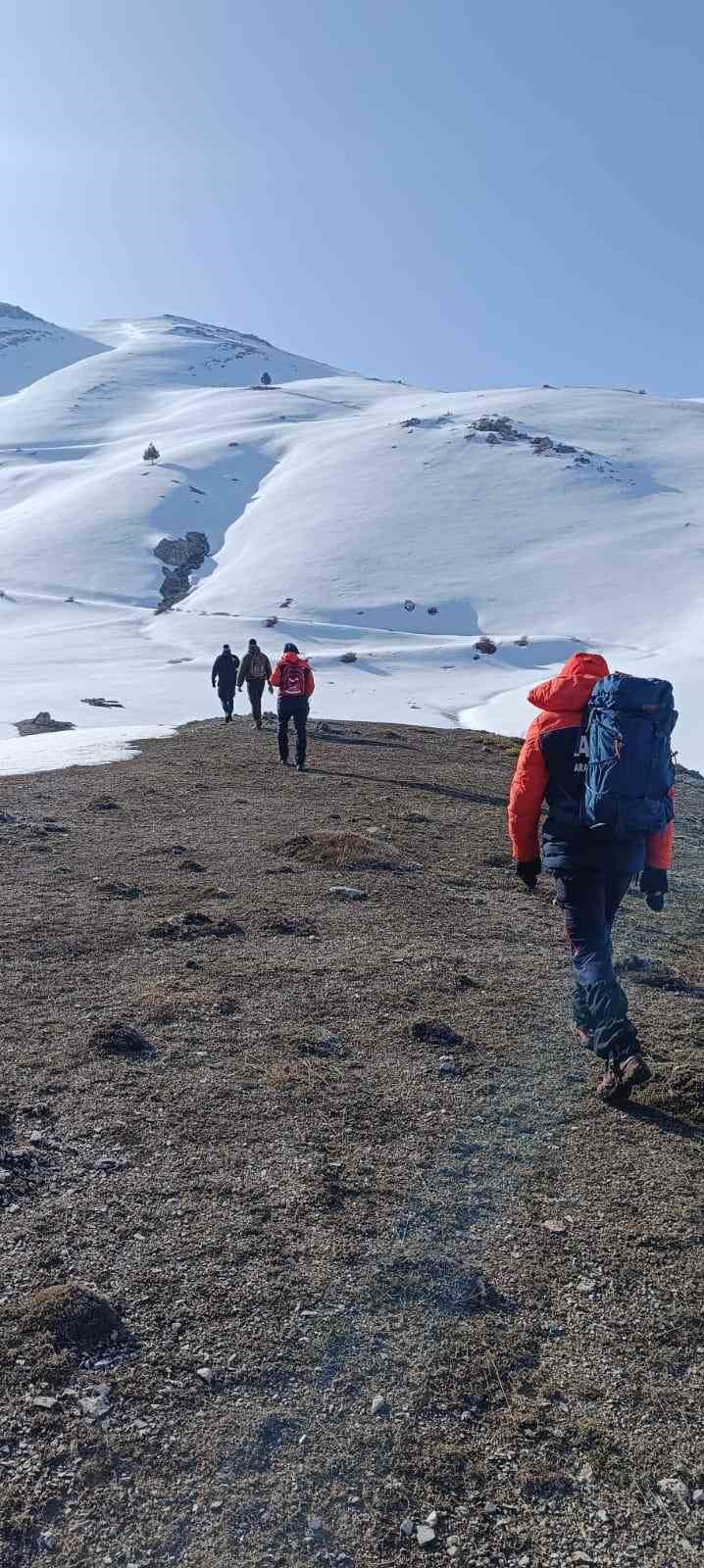 ispartada karla kapli yaylada mahsur kalan 2 kisi kurtarildi 5 JvZIUOAa