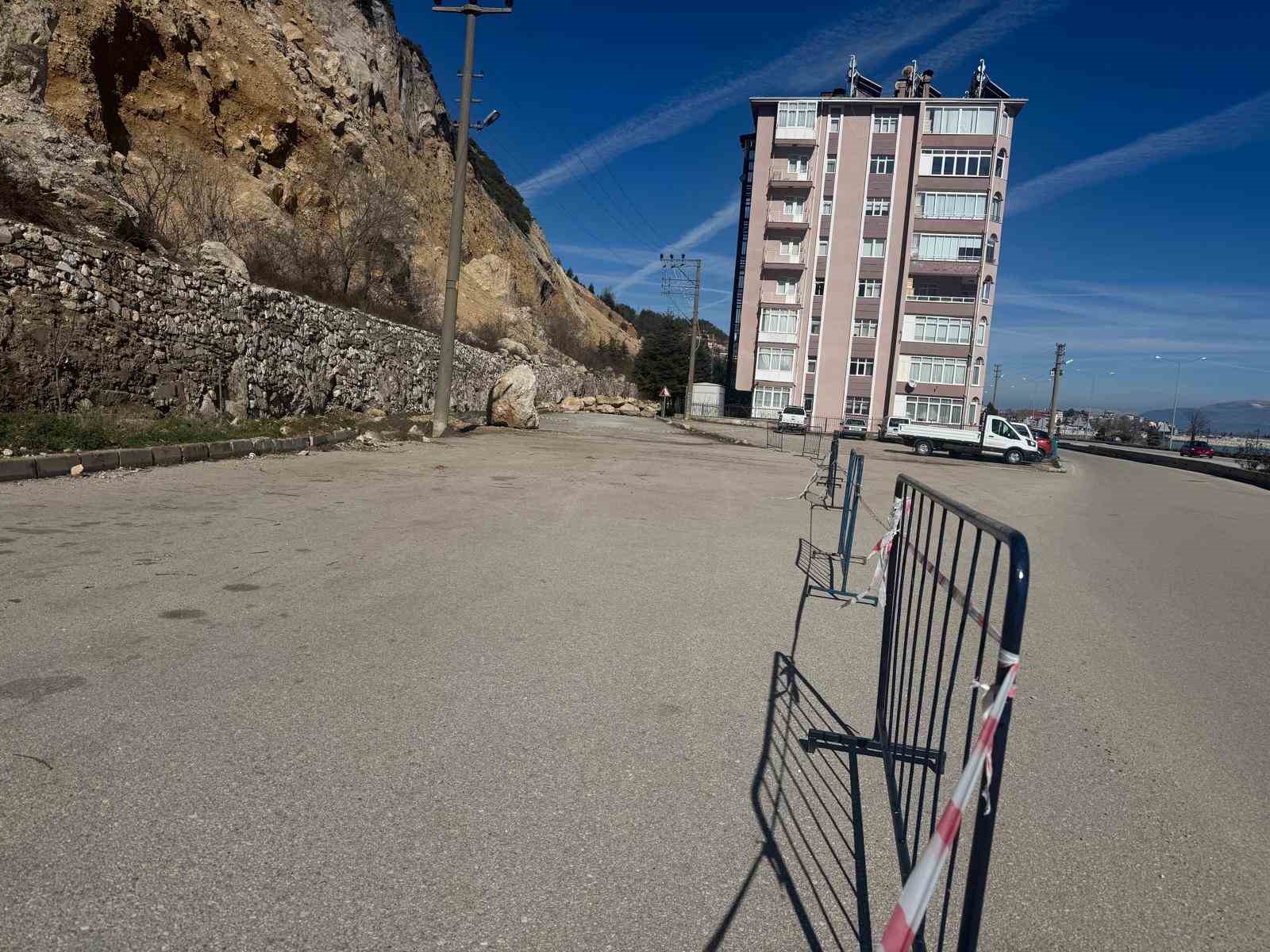 ispartada kayalarin tehdit ettigi mahallenin gelecegi masaya yatirildi 1 nOPrWeH3