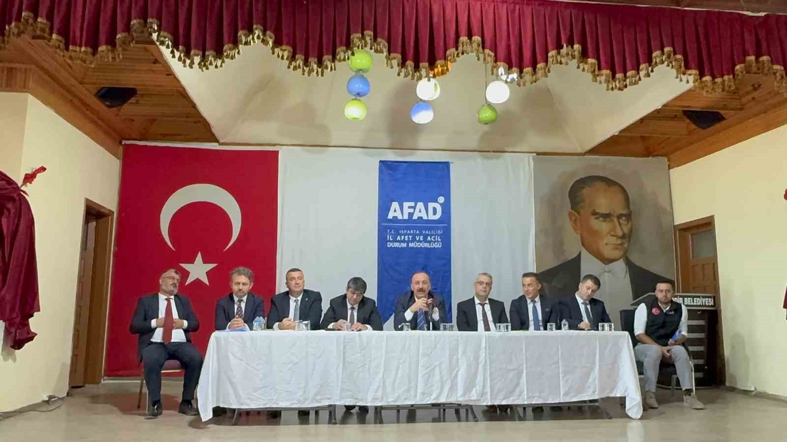 ispartada kayalarin tehdit ettigi mahallenin gelecegi masaya yatirildi 10 gIVvcepC