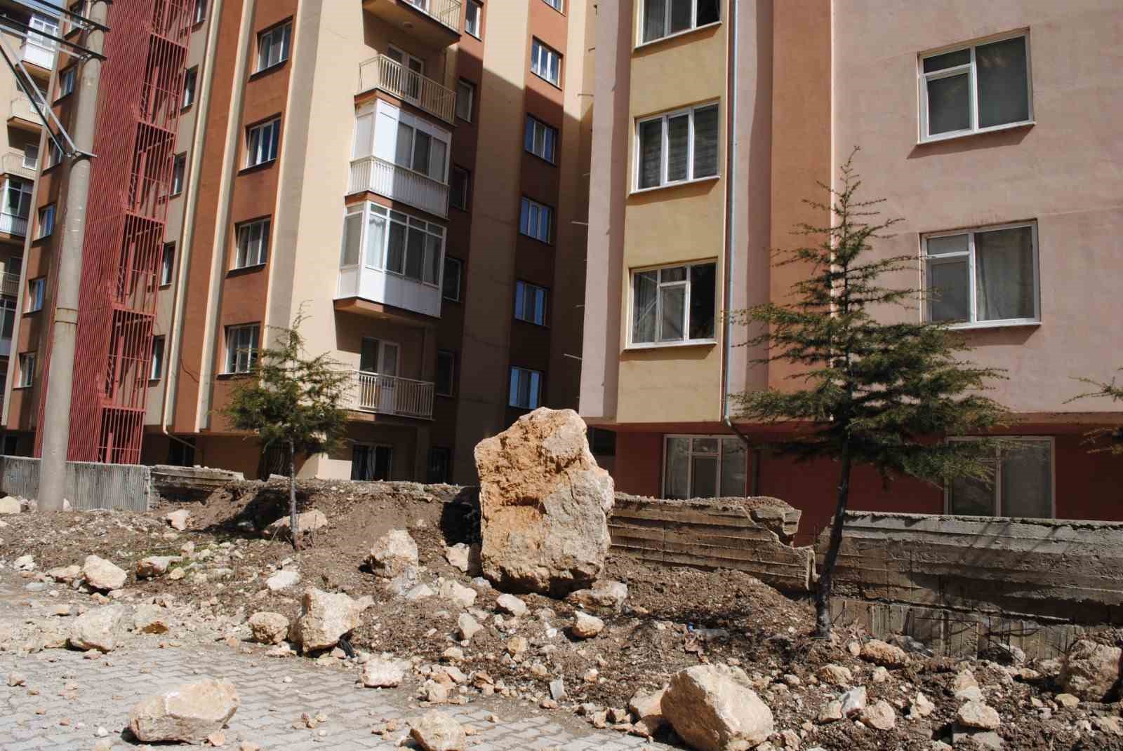 ispartada kayalarin tehdit ettigi mahallenin gelecegi masaya yatirildi 3 IkJz992z