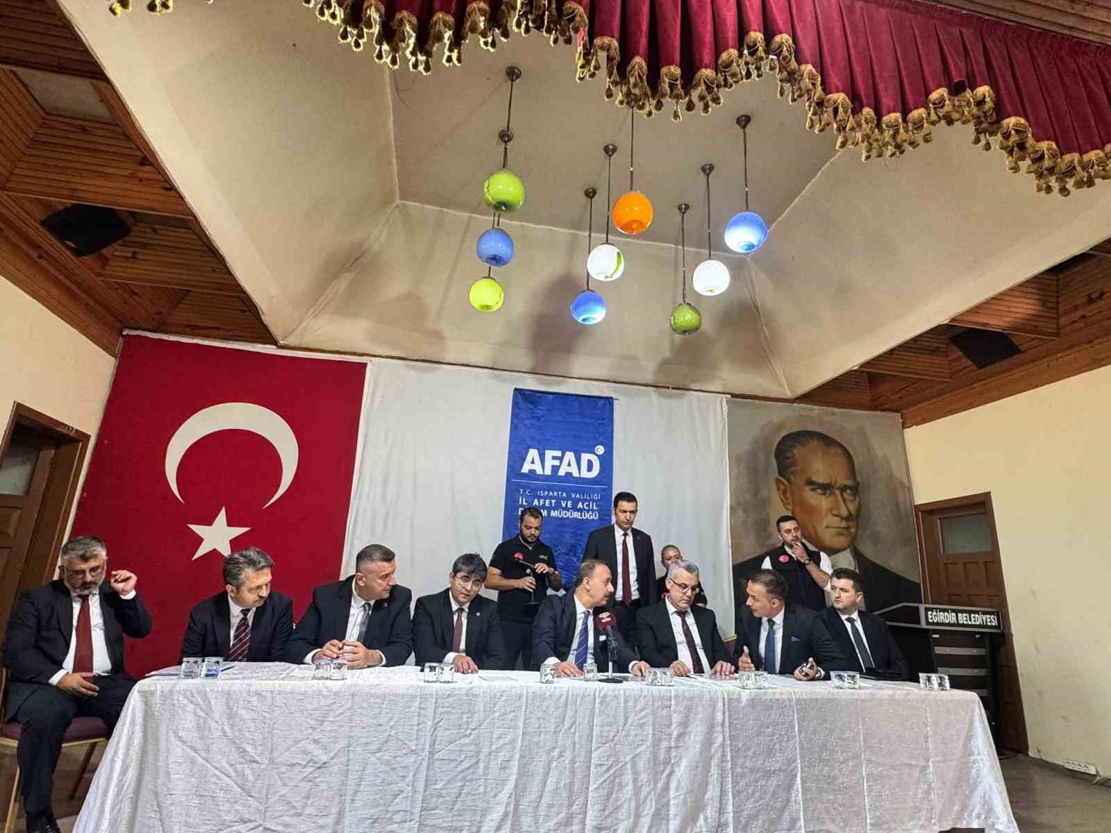 ispartada kayalarin tehdit ettigi mahallenin gelecegi masaya yatirildi 7 5fASIcrv