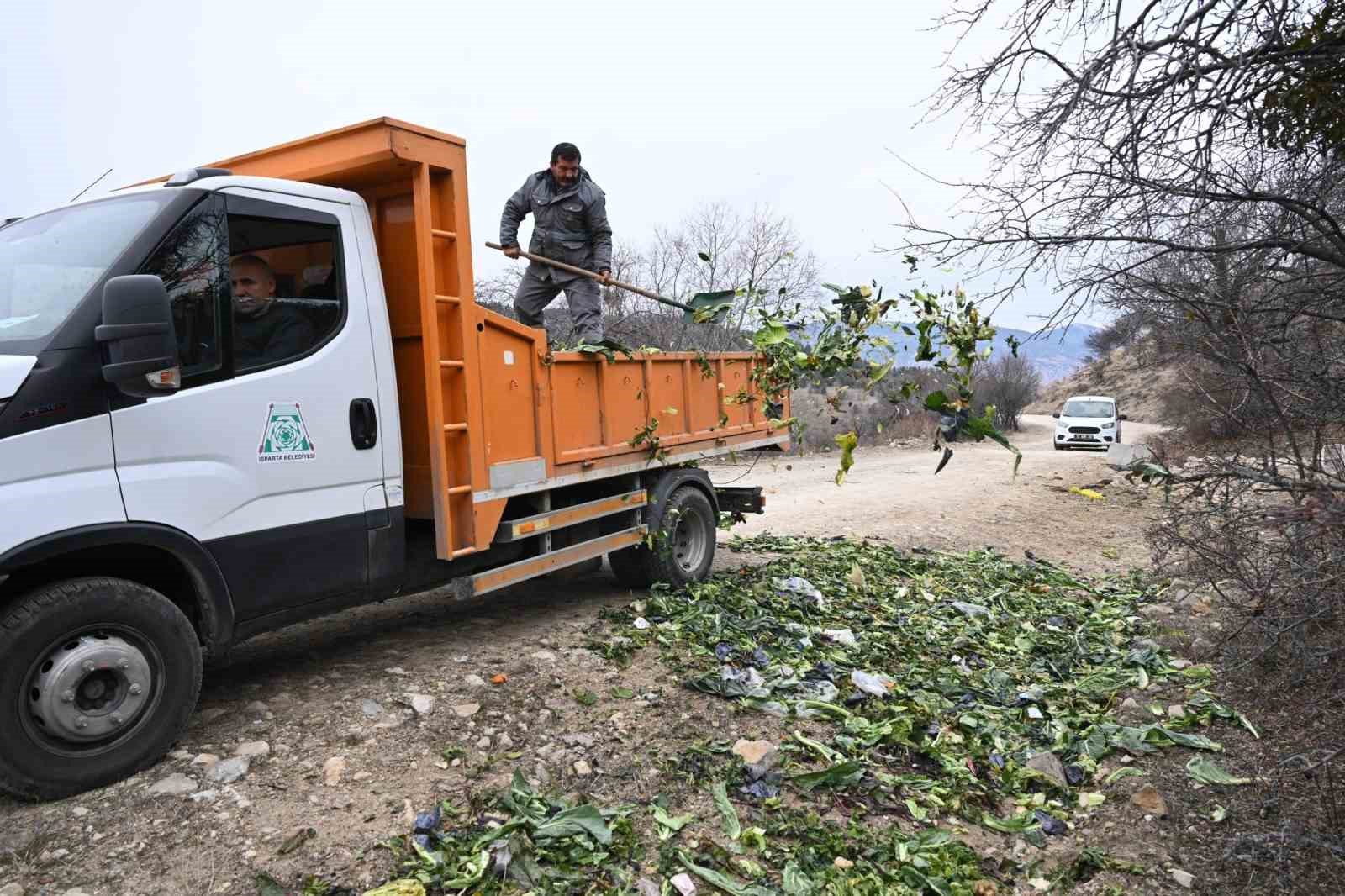 ispartada kisin ac kalan yaban hayvanlarina duyarli dokunus 1 mUDKBWWI