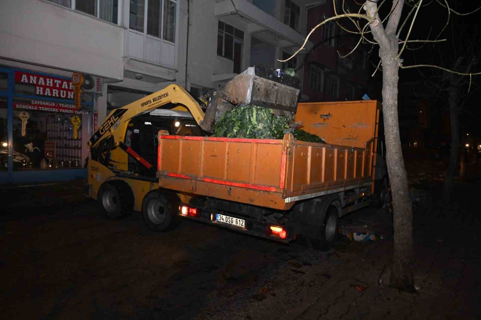 ispartada kisin ac kalan yaban hayvanlarina duyarli dokunus 4 pg14qE71