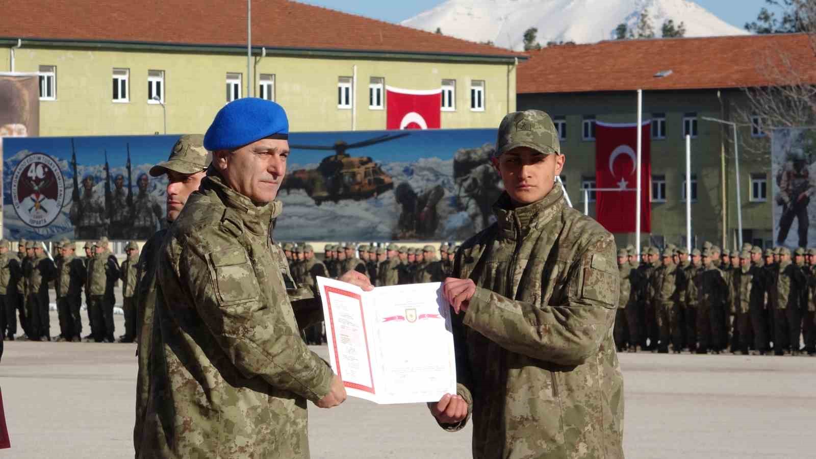 ispartada komandolar mezun oldu aileler gurur ve duygu dolu anlar yasadi 1 LJN9j9g8