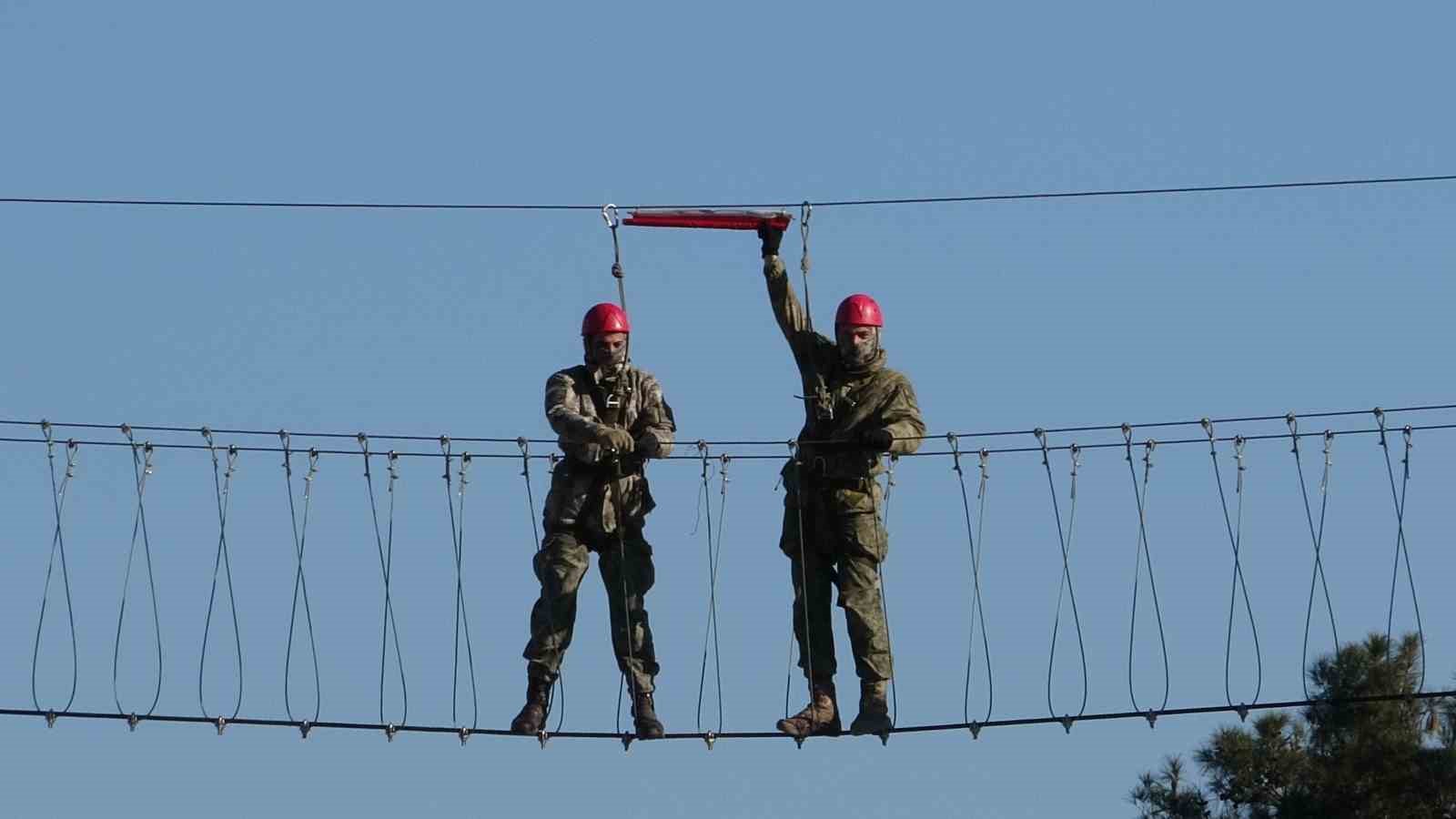 ispartada komandolar mezun oldu aileler gurur ve duygu dolu anlar yasadi 4 CfjK1NGr