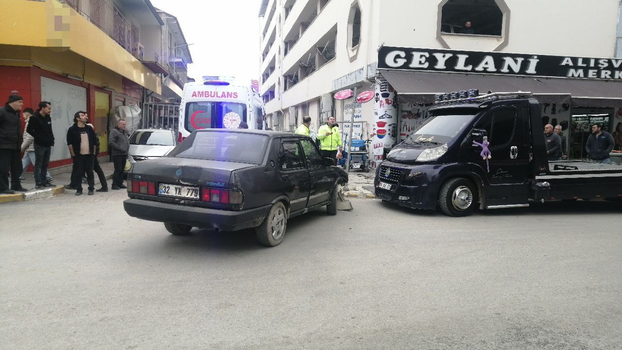 ispartada kontrolden cikan otomobil yayaya carpti 1 yarali 2 Ff7Iz7RR