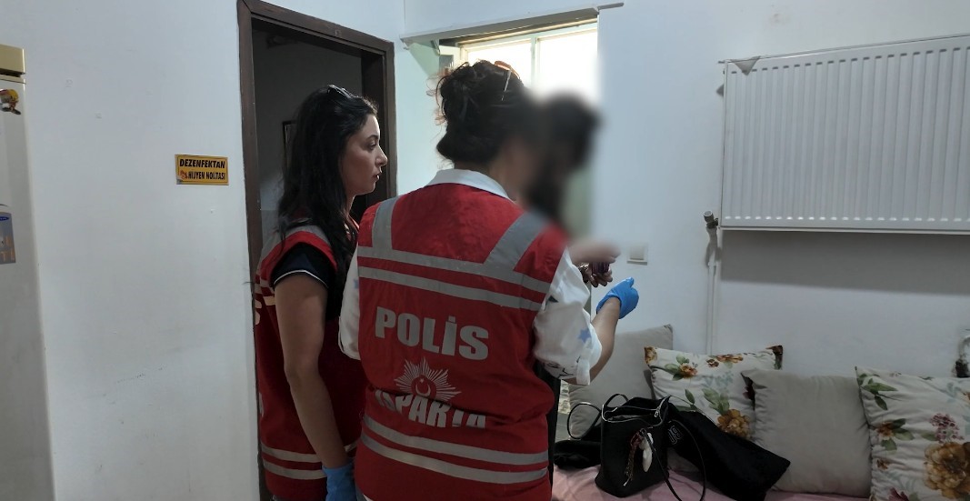 ispartada masaj salonlarina fuhus operasyonunda 2 tutuklama 1 gzv9mUFL