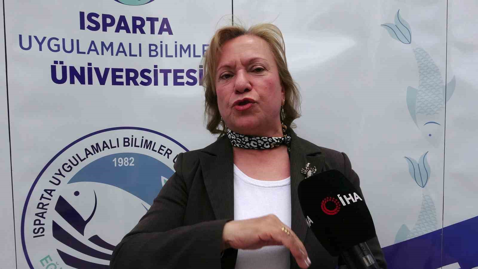 ispartada ogrencilere 5 bin adet balik ekmek dagitildi 3 8M7OOtEu