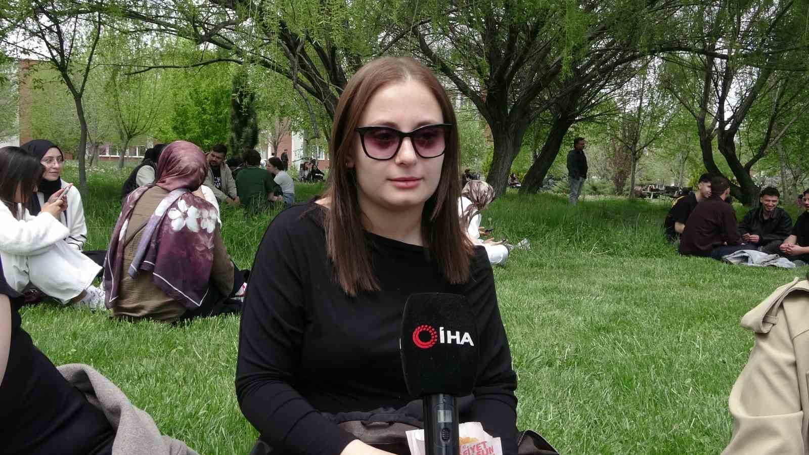 ispartada ogrencilere 5 bin adet balik ekmek dagitildi 4 JDkkvggu