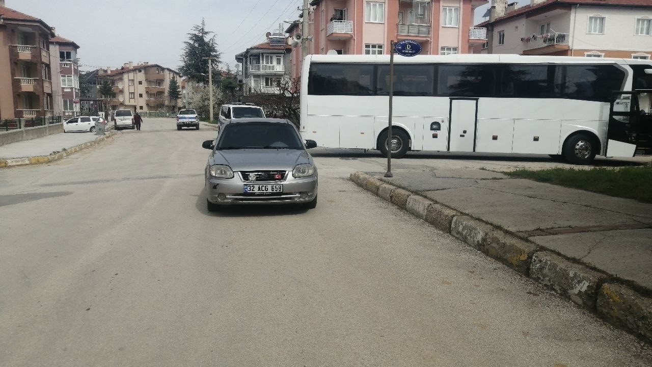 ispartada otomobil ile tur otobusu carpisti 1 yarali 0 16lVEZi2
