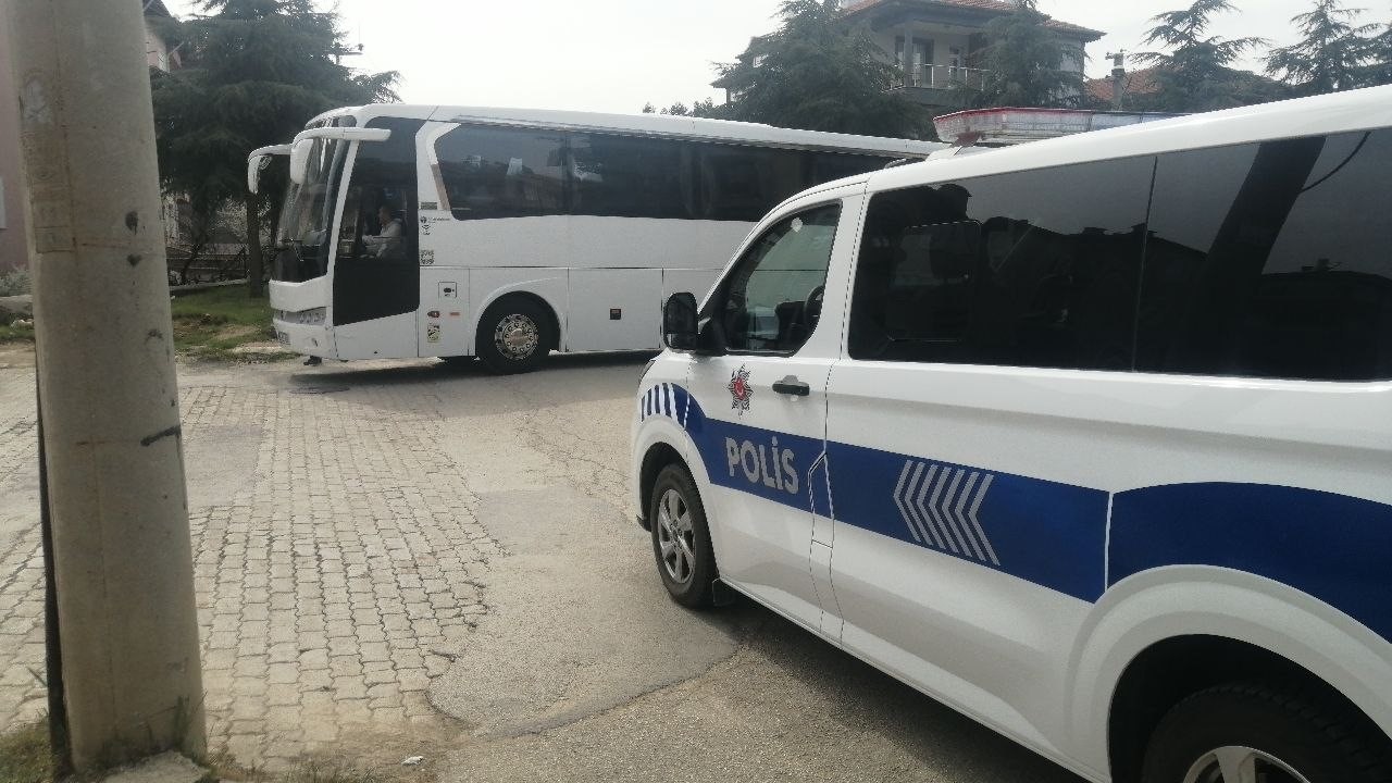 ispartada otomobil ile tur otobusu carpisti 1 yarali 3 OsjJqCPM