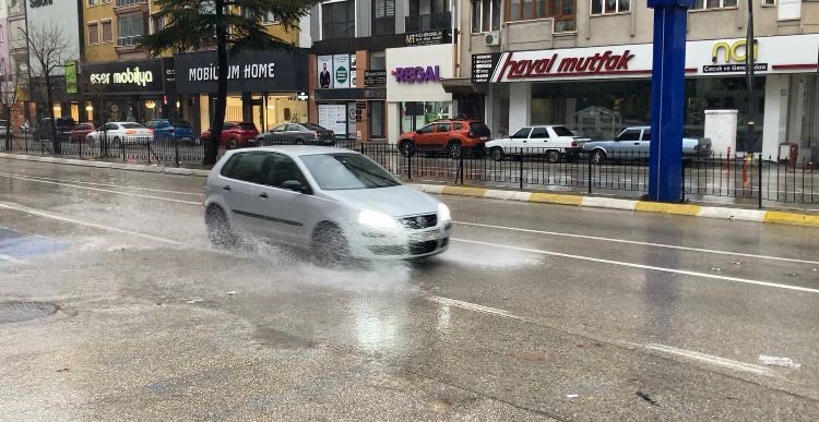ispartada saganak ve firtina hayati olumsuz etkiledi 1 GRdA5nLY