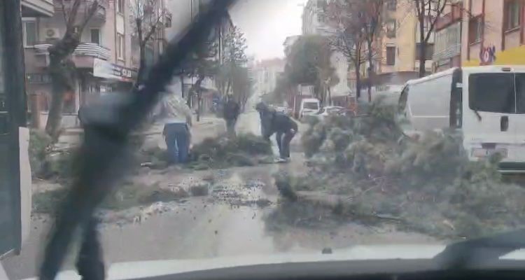 ispartada saganak ve firtina hayati olumsuz etkiledi 2
