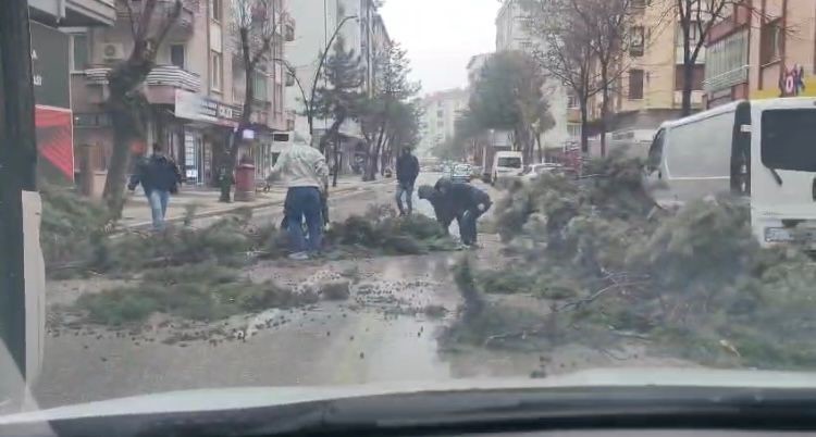 ispartada saganak ve firtina hayati olumsuz etkiledi 3 cg8KlmUy