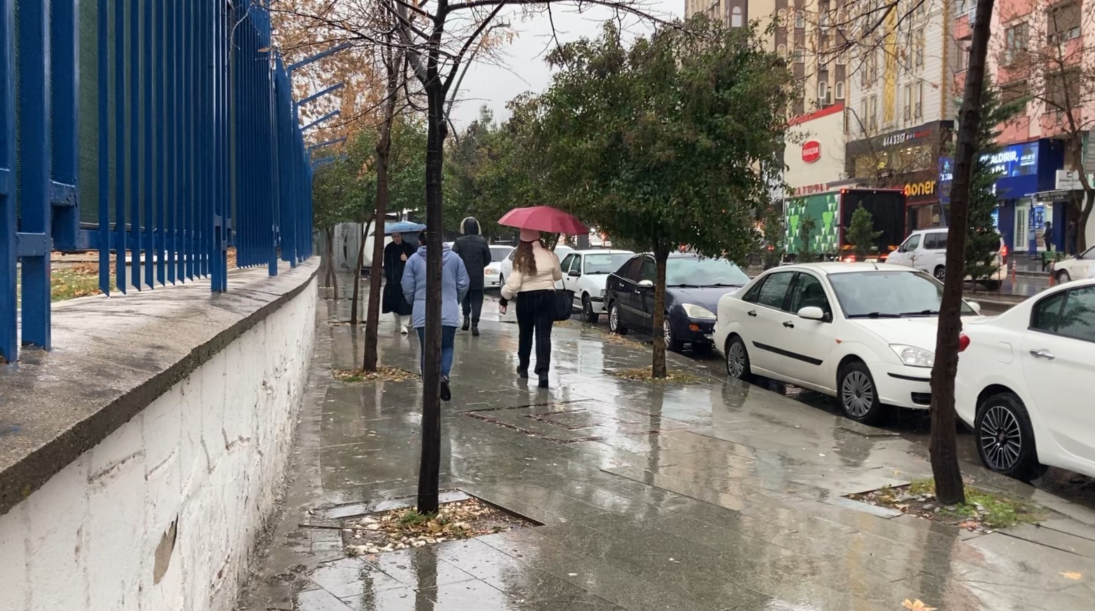 ispartada saganak yagis etkisini arttirdi yollarda su birikintileri olustu 3 DSUkkLXz