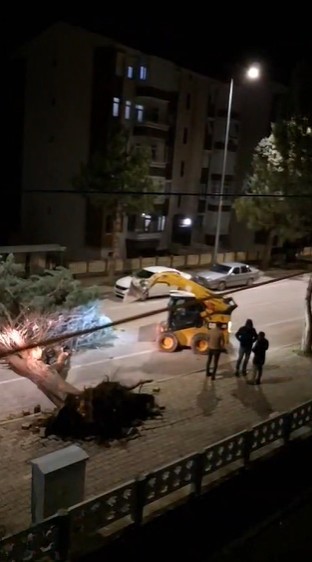 ispartada siddetli firtina cami kulahini yerinden soktu 3 RBvG6gXO