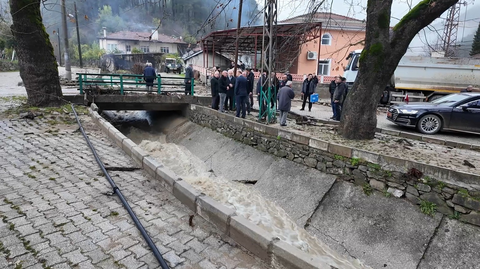 ispartada su baskini meydana gelen koyde hasar tespit calismalari basladi 2 StGgSmGu