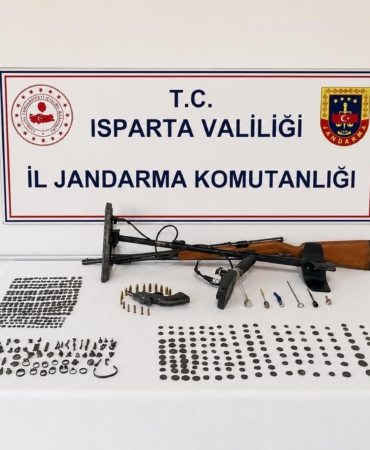 ispartada-tarihi-eser-kacakciligi-operasyonu-421-sikke-ele-gecirildi-fGa9EDkw.jpg