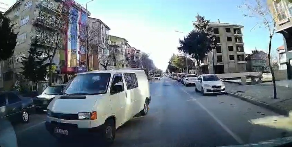 Isparta’da tehlikeli sollama kamerada: Kazadan kıl payı kurtuldu 6 ispartada tehlikeli sollama kamerada kazadan kil payi kurtuldu 2 ObLVtDyc