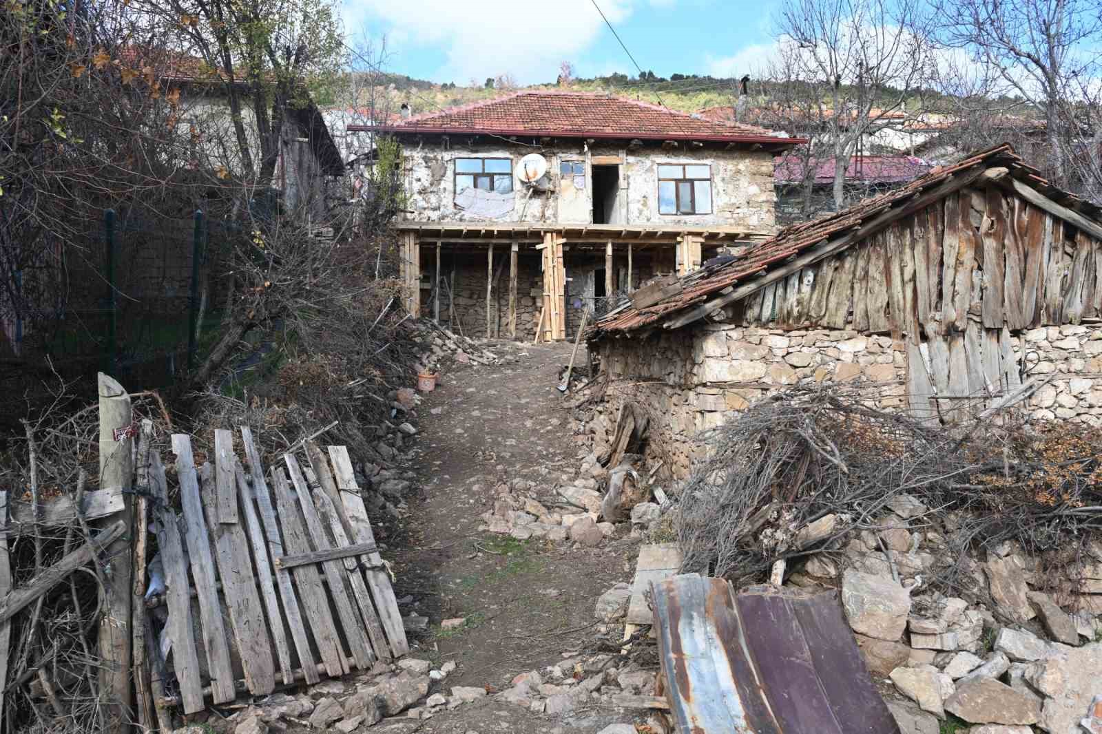 ispartada yasli kadinin 70 yillik evi daha guvenli bir yuvaya donusturuldu 2 9Ddq2vMh