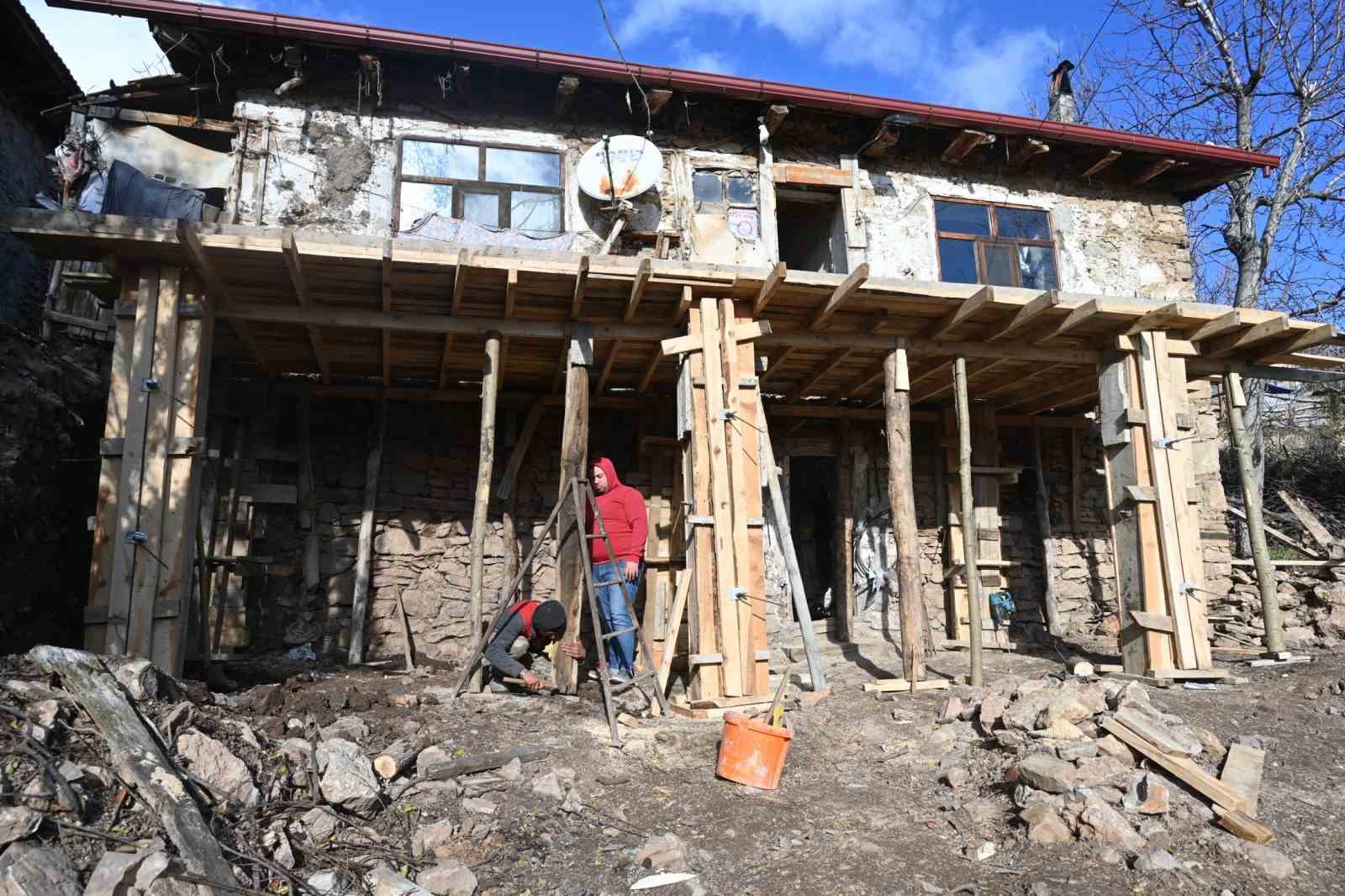 ispartada yasli kadinin 70 yillik evi daha guvenli bir yuvaya donusturuldu 3 tbGMjqVb