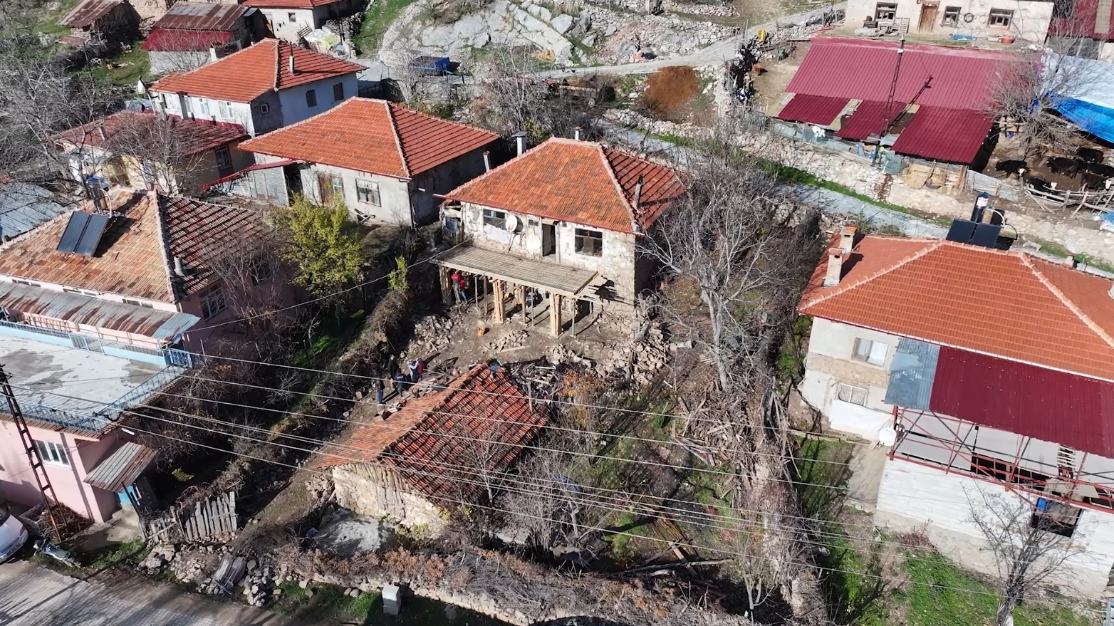 ispartada yasli kadinin 70 yillik evi daha guvenli bir yuvaya donusturuldu 6 nABg5wlm