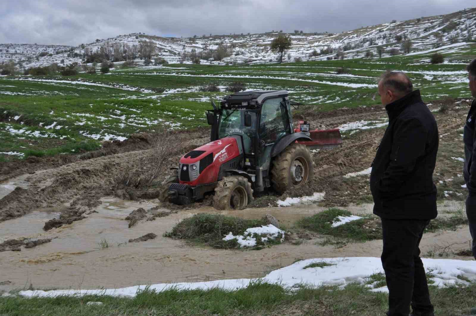 ispartada yaylada mahsur kalan cobanlar 30 saat sonra kurtarildi 1 jjJFEkqP