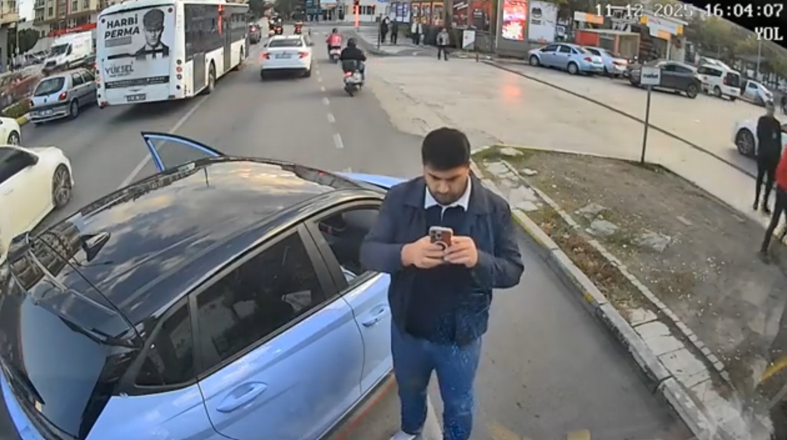 Isparta’da yol verme tartışması, kadın halk otobüsü şoförüne kâbus yaşattı 5 ispartada yol verme tartismasi kadin halk otobusu soforune k bus yasatti 1