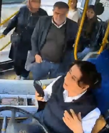 ispartada-yol-verme-tartismasi-kadin-halk-otobusu-soforune-k-bus-yasatti-hglvGcI2.jpg