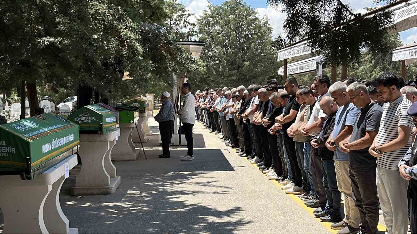Isparta’daki kazada hayatını kaybeden Keziban Baysal son yolculuğuna uğurlandı 4 ispartadaki kazada hayatini kaybeden keziban baysal son yolculuguna ugurlandi 0 NZmOiHjM