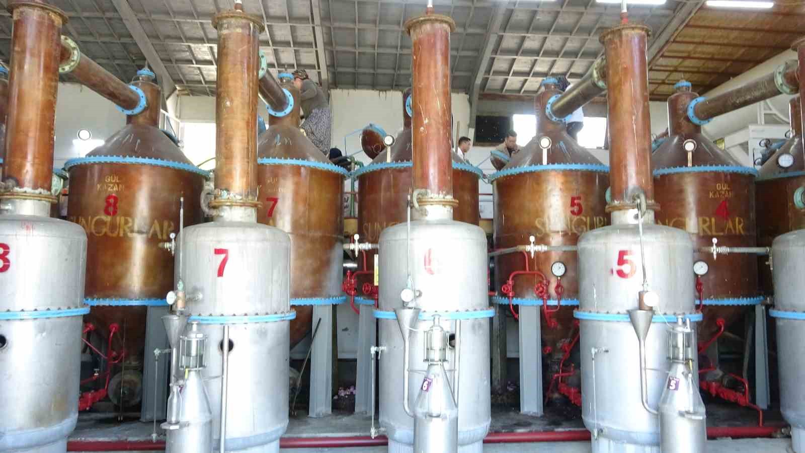 Isparta’nın pembe hazinesi: 4 ton gülden elde edilen yağın kilosu 12 bin avroya alıcı buluyor 13 ispartanin pembe hazinesi 4 ton gulden elde edilen yagin kilosu 12 bin avroya alici fTrty79a