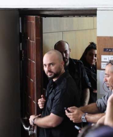 israil-askerlerinin-filistinli-esire-tecavuz-goruntulerini-sizdiran-eski-askeri-bassavci-hakim-karsisinda-b7PsnXLD.jpg