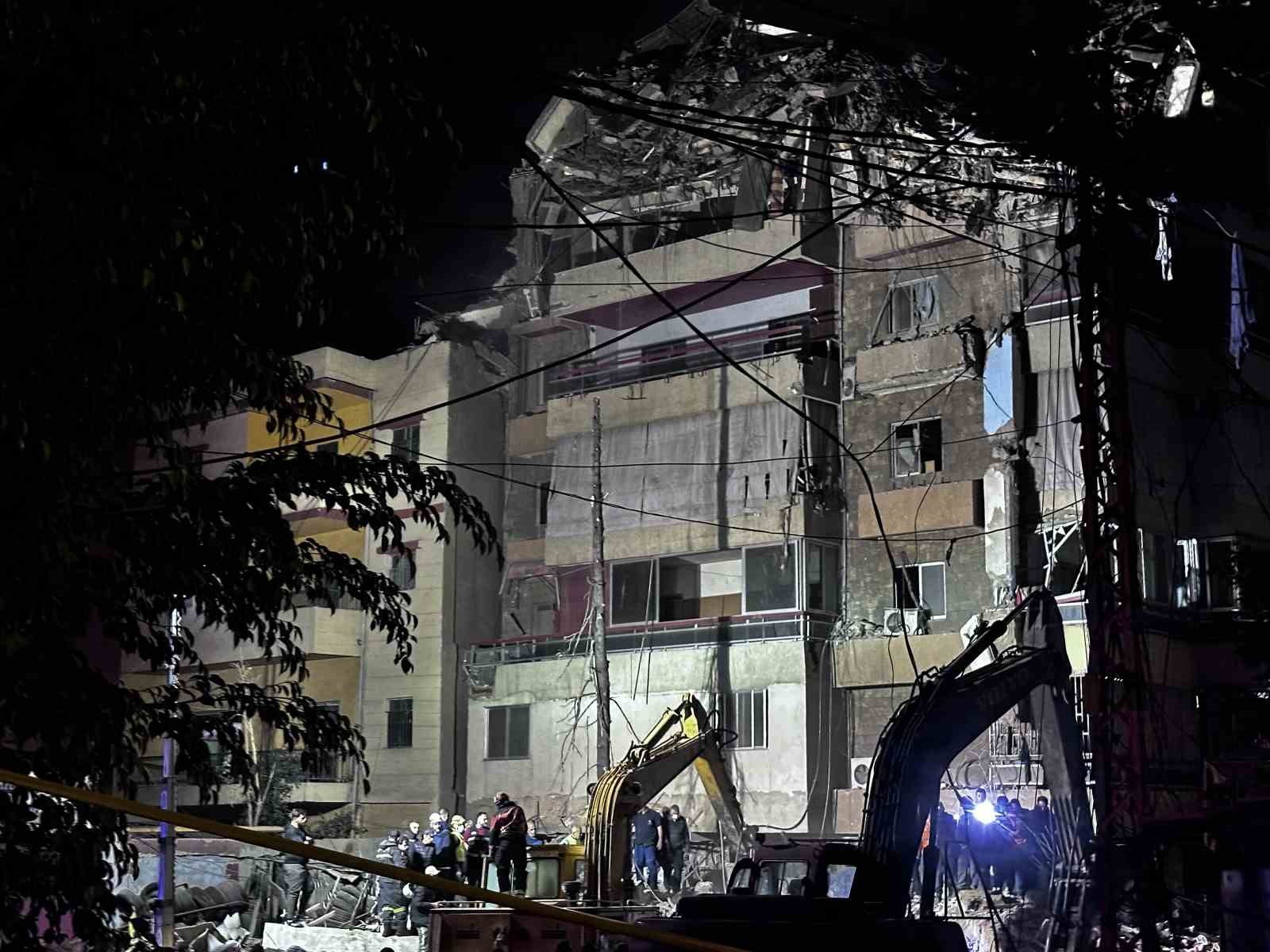 İsrail, ateşkese rağmen Beyrut’a düzenlediği ilk saldırıda Hizbullah komutanını öldürdü 5 israil ateskese ragmen beyruta duzenledigi ilk saldirida hizbullah komutanini oldurdu 1 gzhpPPvc