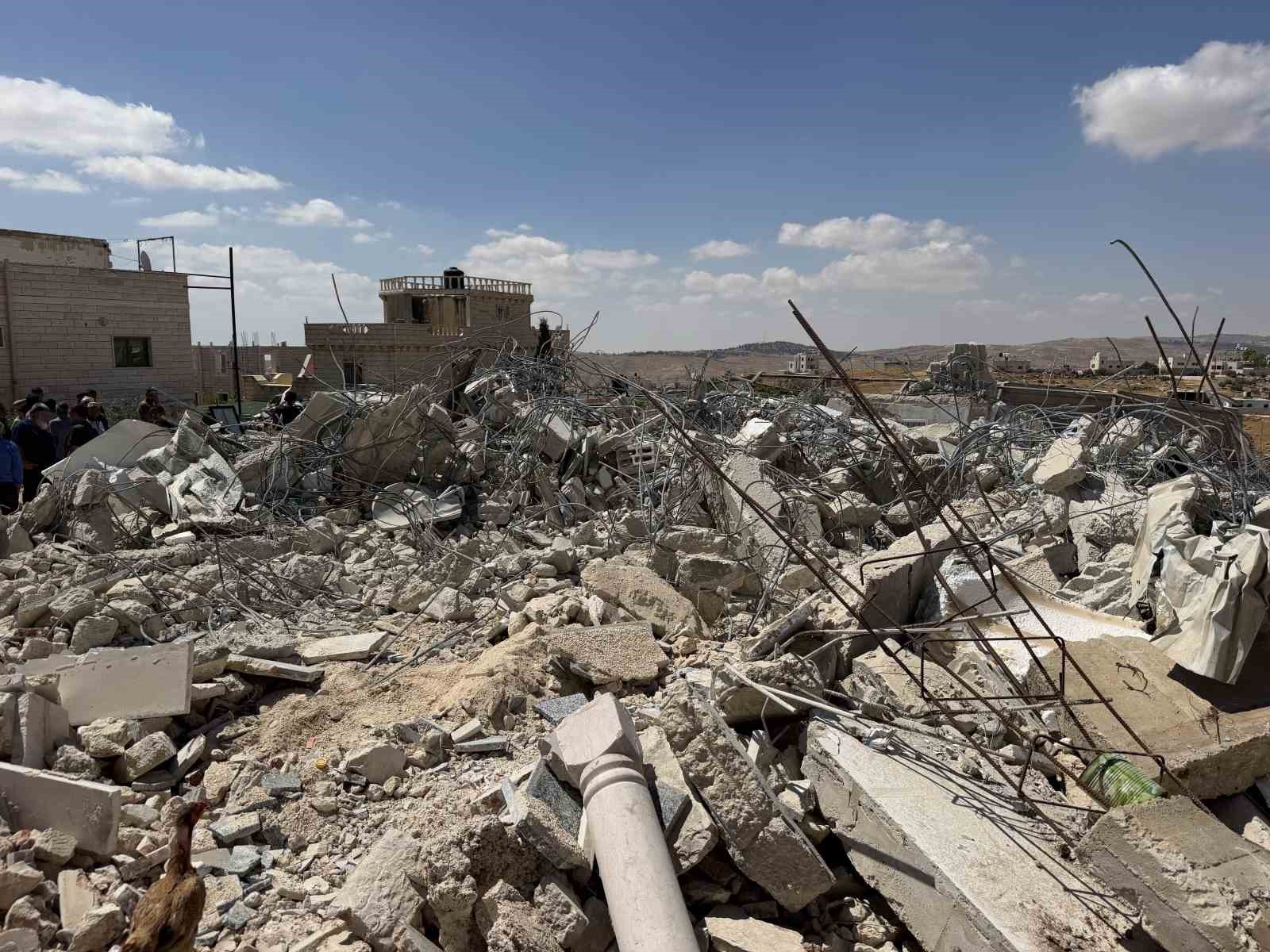 İsrail, El Halil’de bir Filistinli ailenin daha evini yıktı 5 israil el halilde bir filistinli ailenin daha evini yikti 1 5aTCPlCG