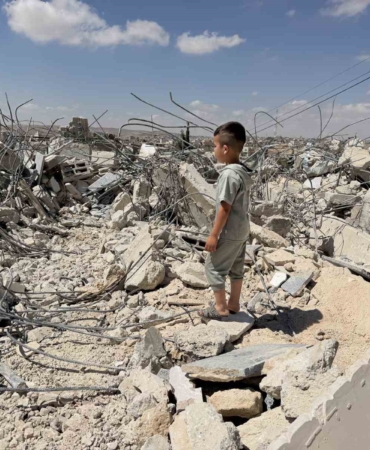 israil-el-halilde-bir-filistinli-ailenin-daha-evini-yikti-yrgeCjit.jpg