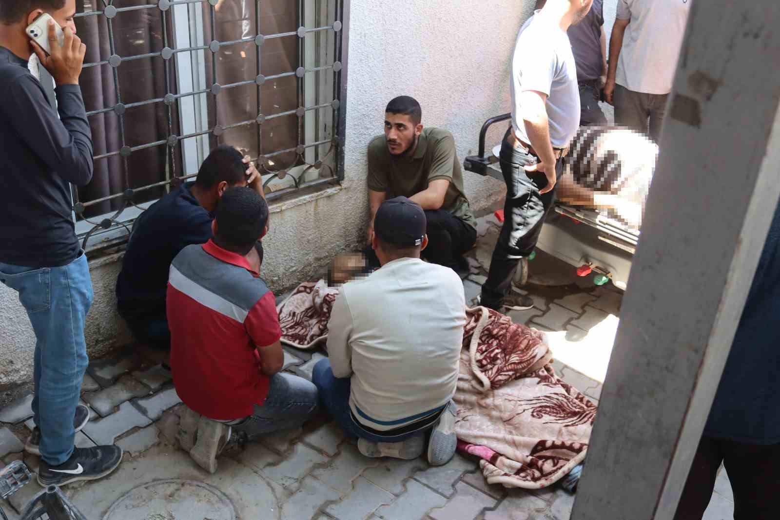 israil gazzede karakola hava saldirisi duzenlendi 1i cocuk 6 kisi hayatini kaybetti 2
