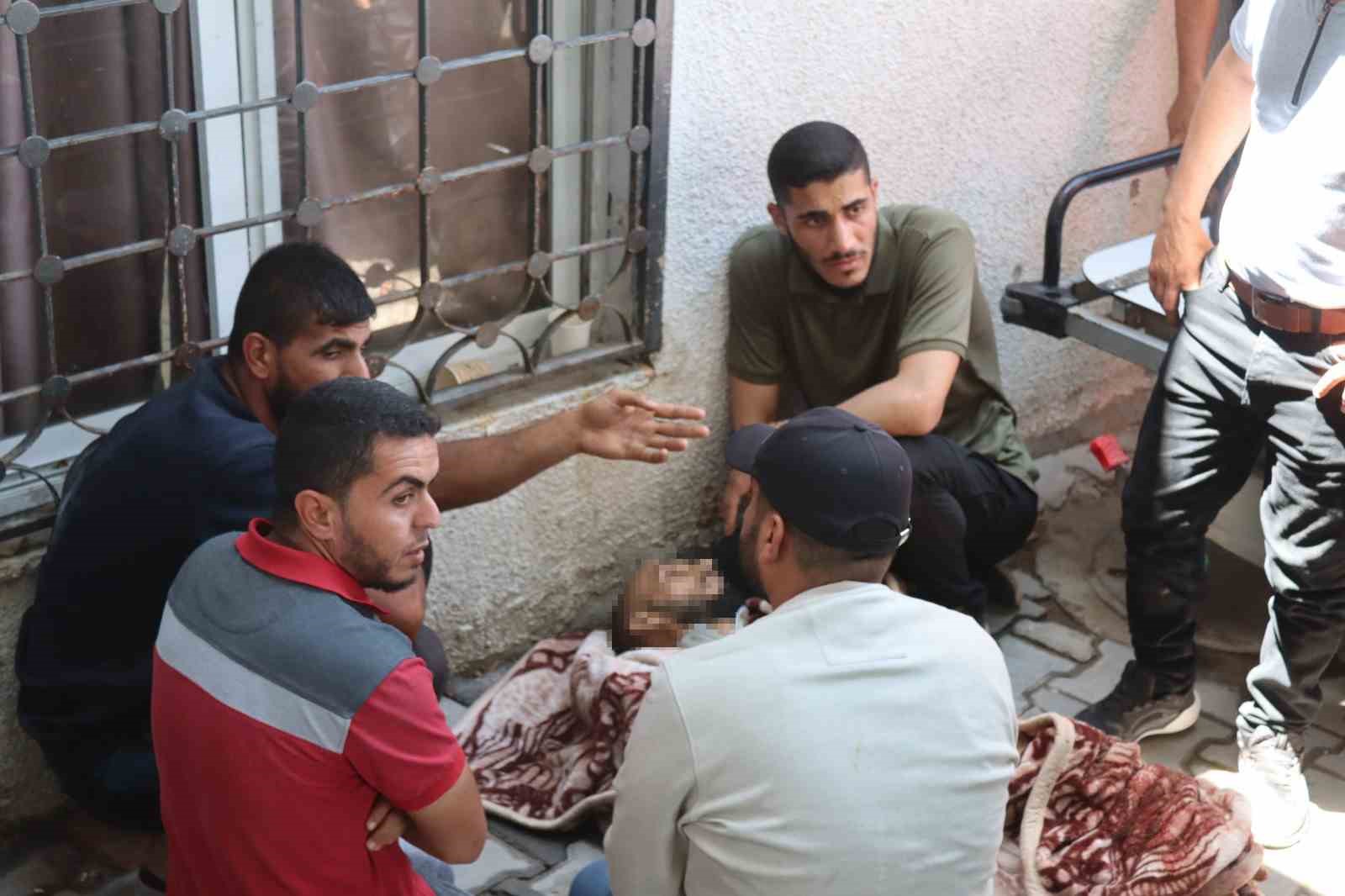 israil gazzede karakola hava saldirisi duzenlendi 1i cocuk 6 kisi hayatini kaybetti 3 PCrs99g4