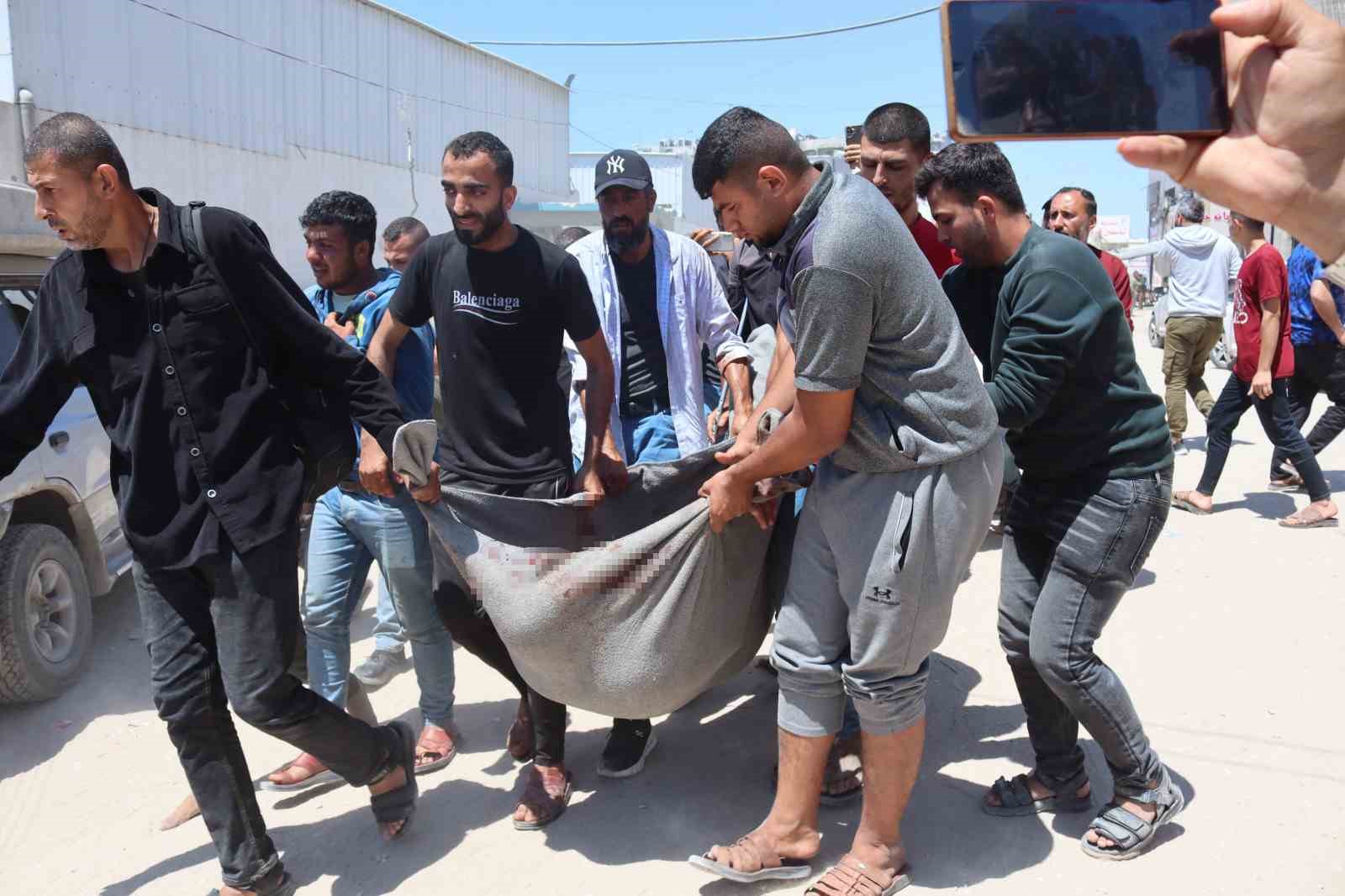 israil gazzede karakola hava saldirisi duzenlendi 1i cocuk 6 kisi hayatini kaybetti 4 Ua6NY8Fr