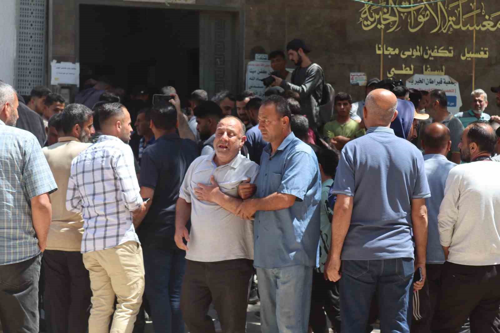 israil gazzede karakola hava saldirisi duzenlendi 1i cocuk 6 kisi hayatini kaybetti 6 VUqhKgNG