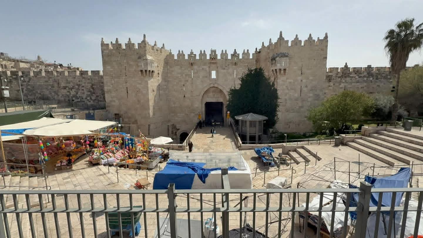 israil mescid i aksayi ramazanin son cumasinda kapatti kudusluler sokaklarda cuma namazini kildi 2 IUbdG9bG