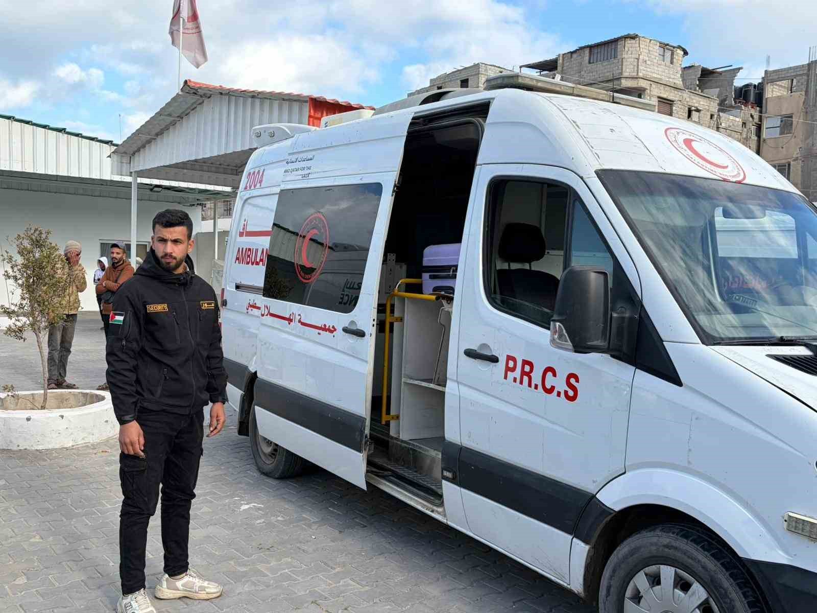 israil refah sinir kapisinda gecisi durdurdu hastalar ambulanslarda mahsur kaldi 2 LuAAOZY2