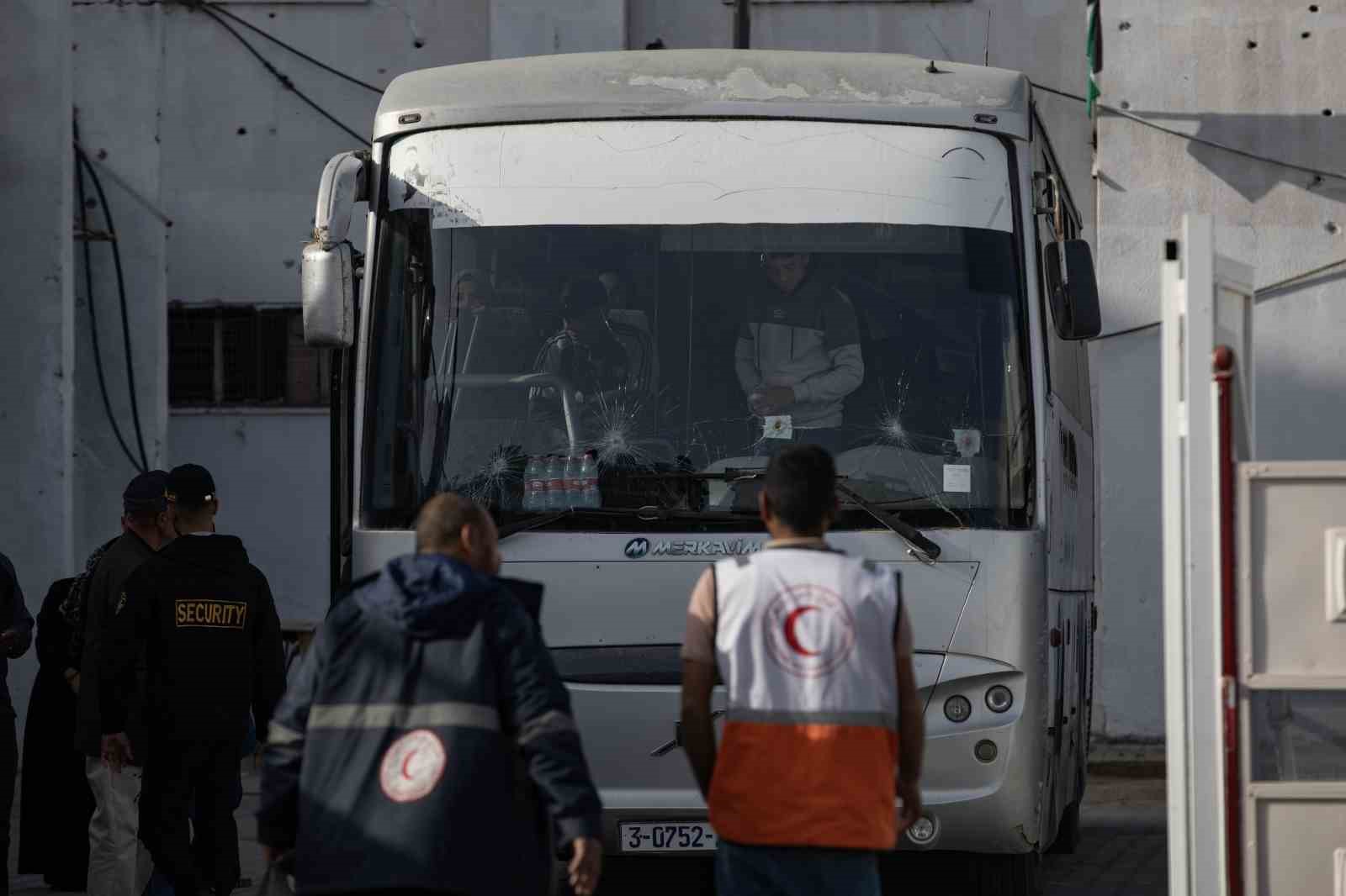 israil refah sinir kapisini yeniden acti 3 NQePNLA8