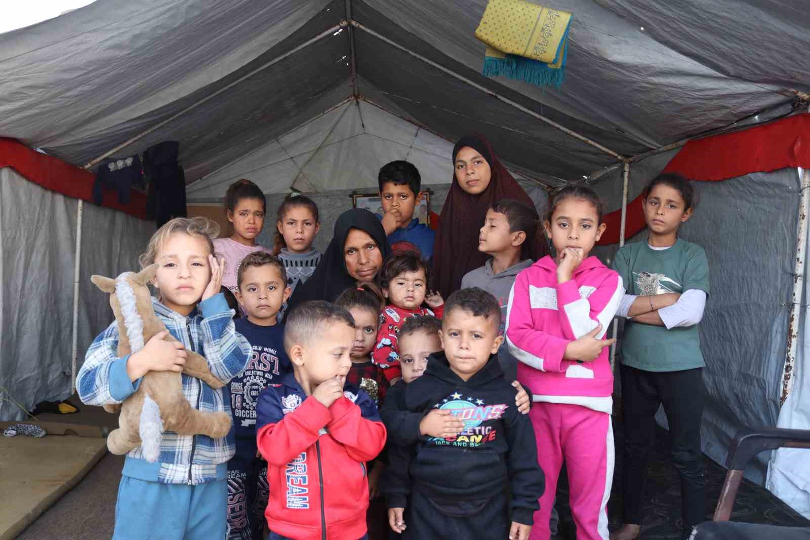 israil saldirilarinda 5 cocugunu kaybeden filistinli kadin 36 torununa bakiyor 3 UCe7n5Q1