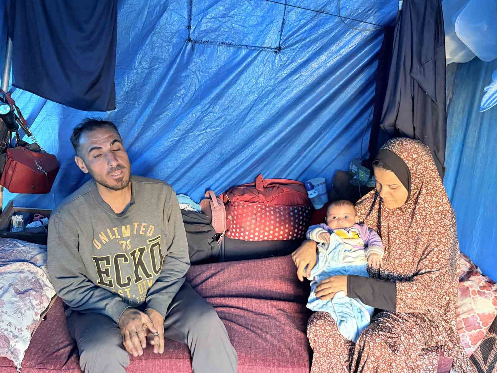israil saldirilarinda evini kaybeden gazzeli halid ez zaanin ailesiyle mezarlikta yasiyor 1 J4fWqVOv