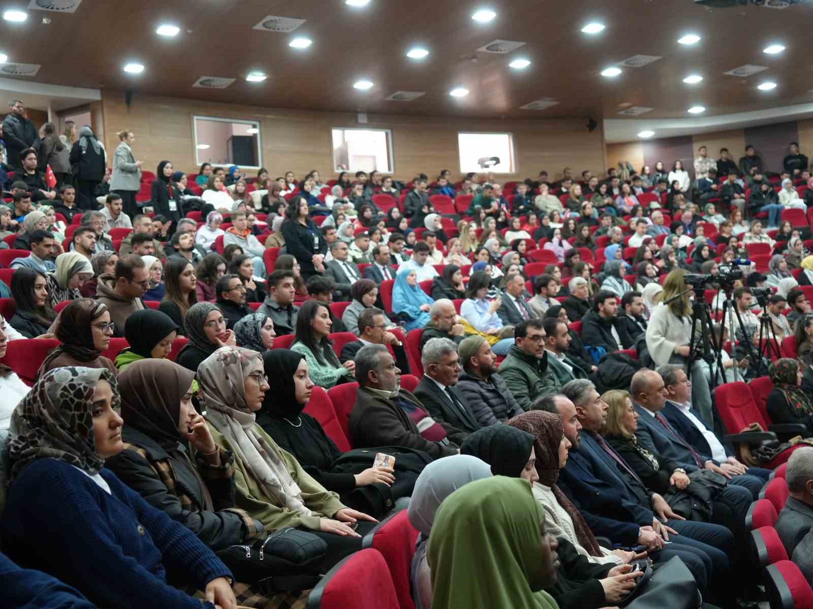 İsrail saldırısında bir bacağını kaybeden Filistinli gazeteci, Gazze’deki zulmü anlattı 14 israil saldirisinda bir bacagini kaybeden filistinli gazeteci gazzedeki zulmu anlatti 10 ucH9Esn7