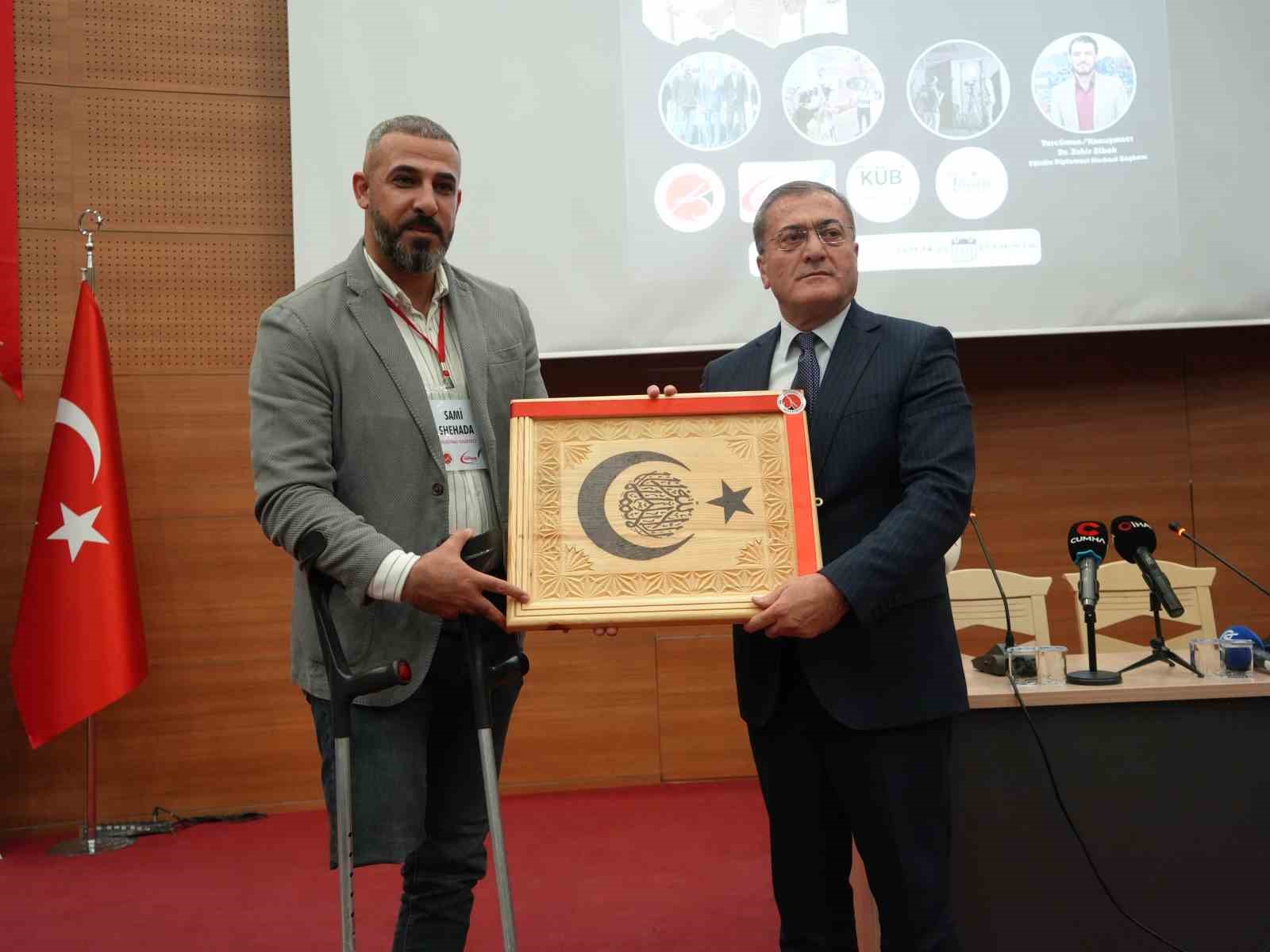 İsrail saldırısında bir bacağını kaybeden Filistinli gazeteci, Gazze’deki zulmü anlattı 6 israil saldirisinda bir bacagini kaybeden filistinli gazeteci gazzedeki zulmu anlatti 2 ycB1daNf