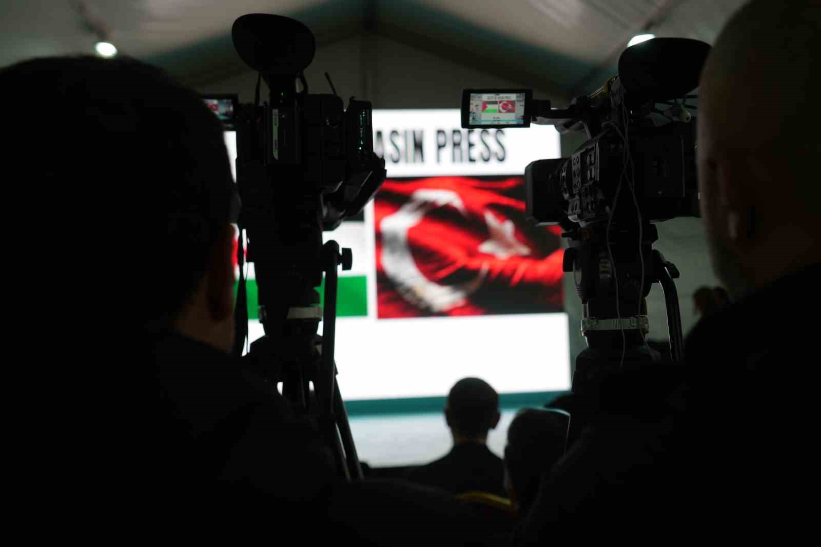 İsrail’in saldırısında bacağını kaybeden Gazzeli gazeteci meslektaşlarına seslendi 4 israilin saldirisinda bacagini kaybeden gazzeli gazeteci meslektaslarina seslendi 0 YnXuJD6W